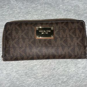 Micheal Kors clutch wallet